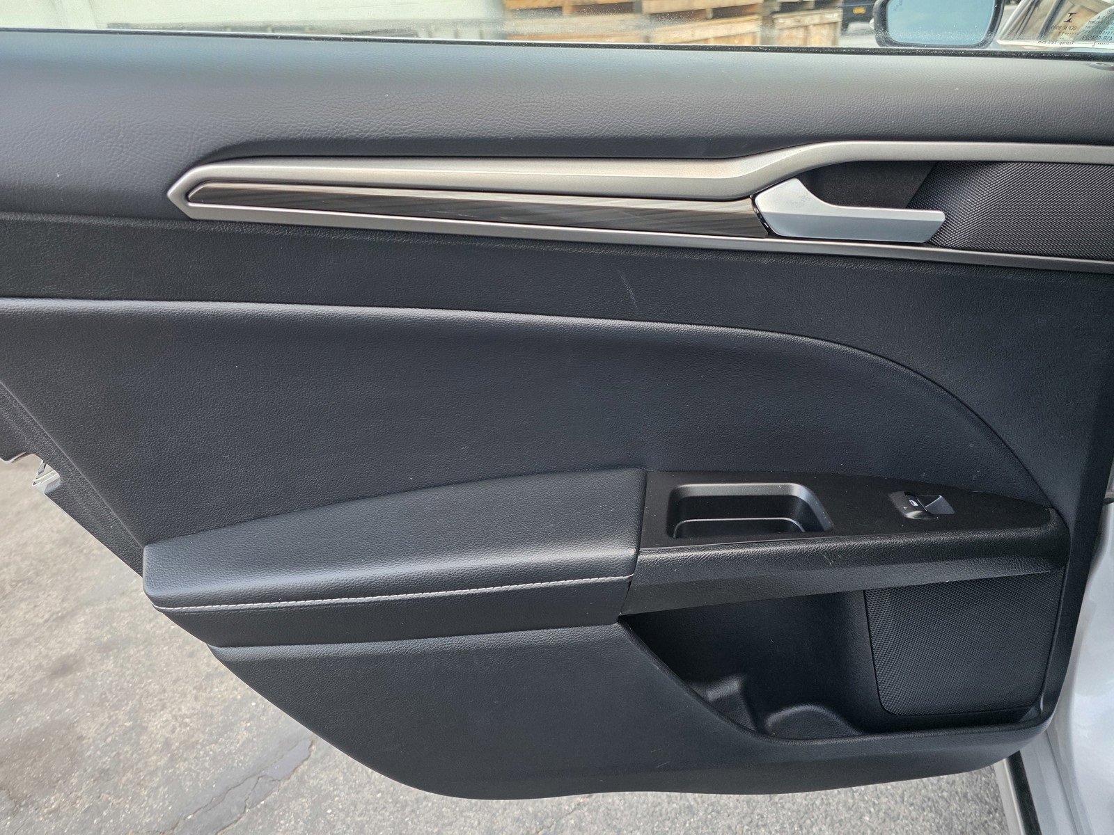 2017 Ford Fusion Energi SE photo 12