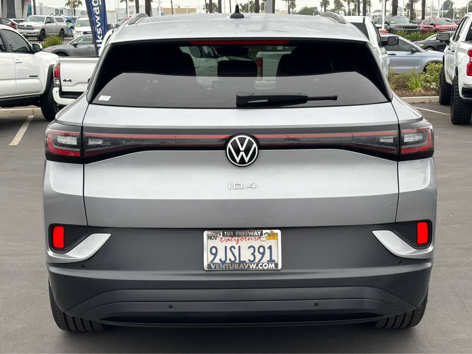 2023 Volkswagen ID.4 Pro photo 4
