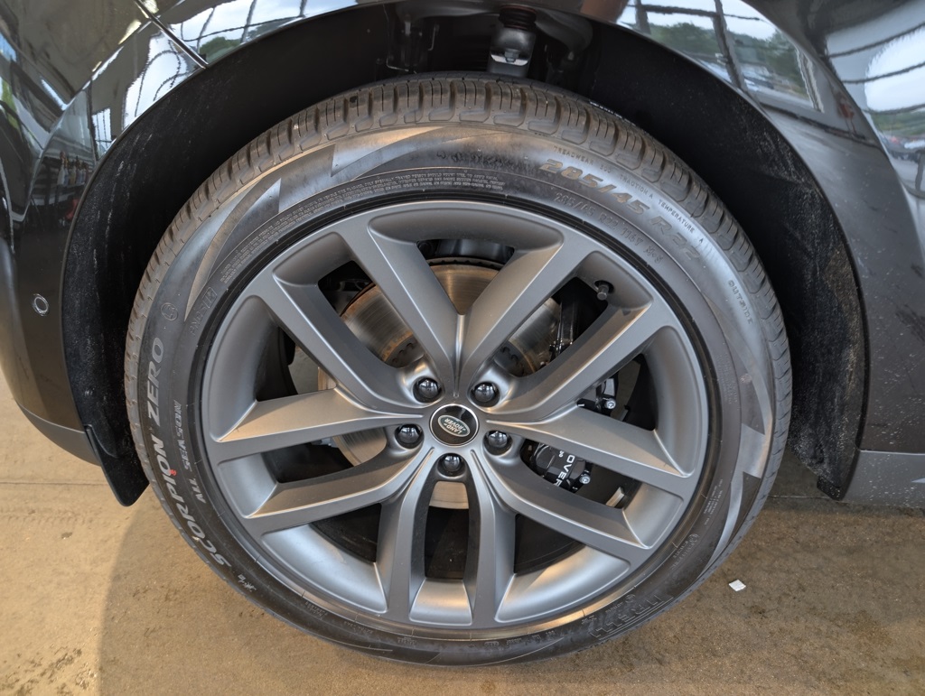 2025 Land Rover Range Rover Sport SE photo 6