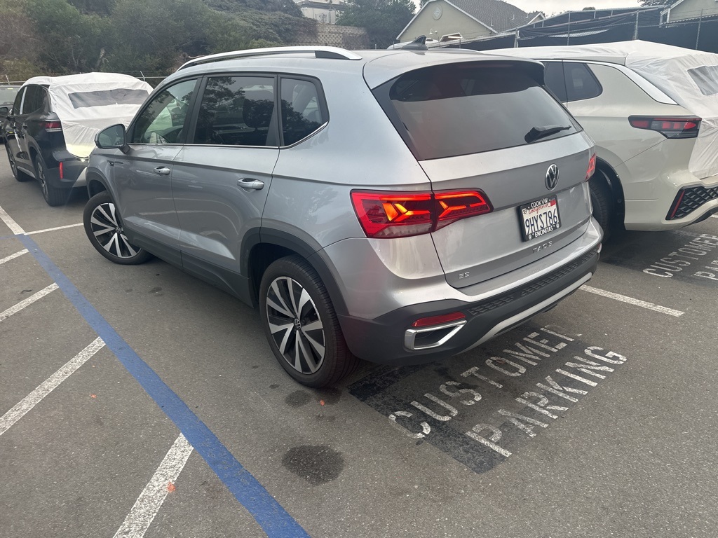 2023 Volkswagen Taos SE photo 2