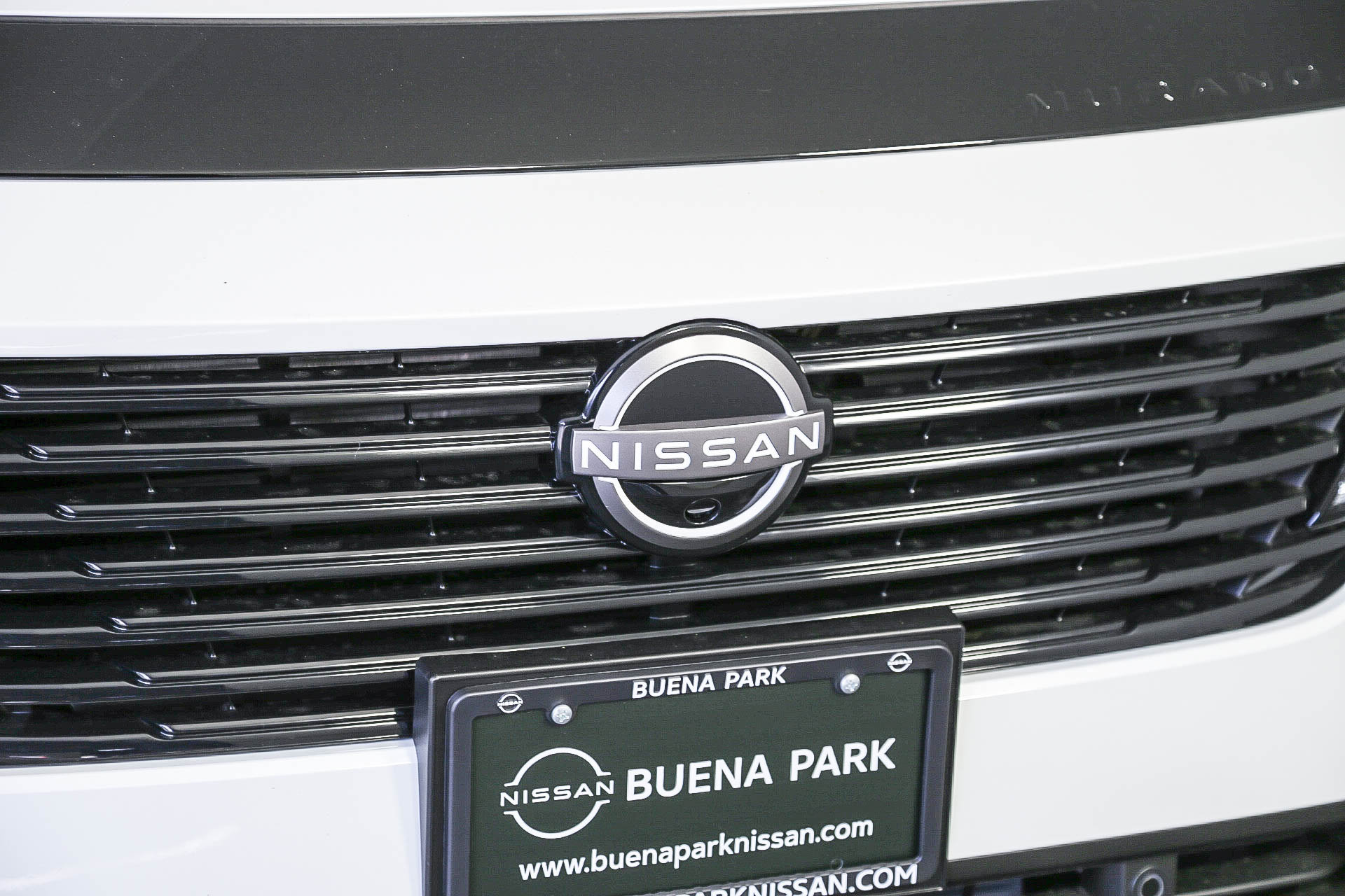 2025 Nissan Murano SV photo 2