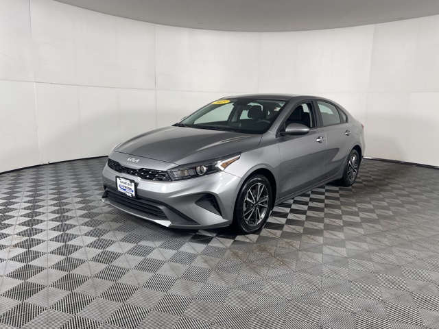 2023 Kia Forte LXS photo 3