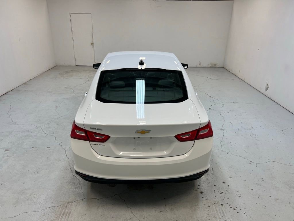 2021 Chevrolet Malibu LS photo 2