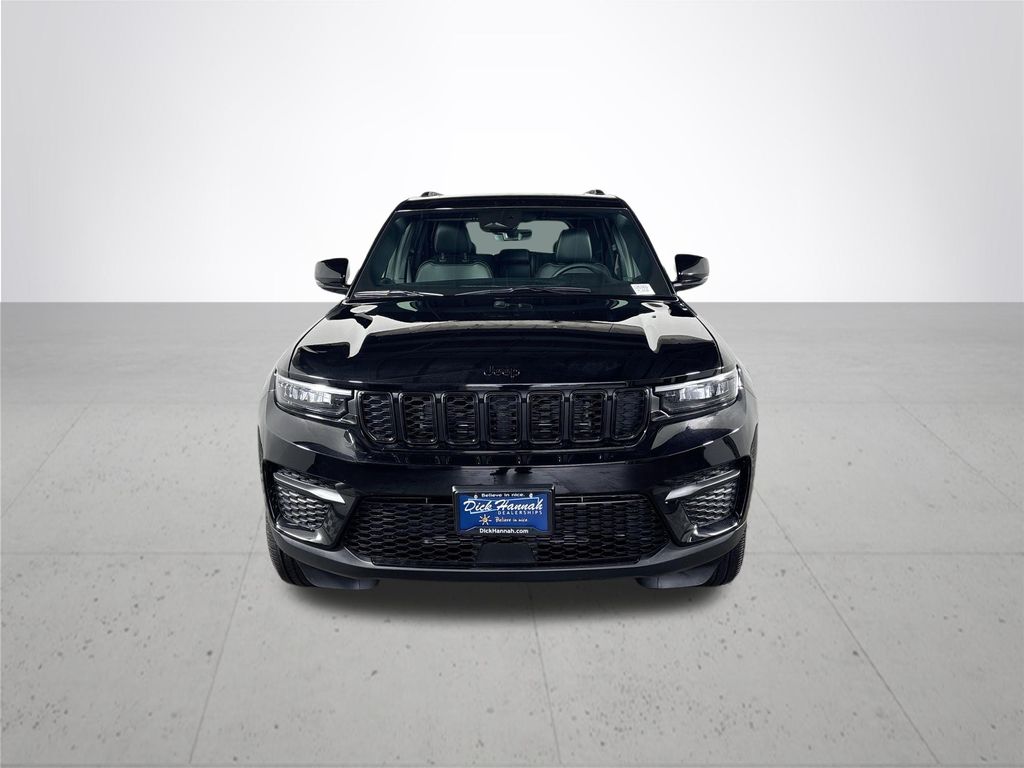 2025 Jeep Grand Cherokee Laredo photo 3