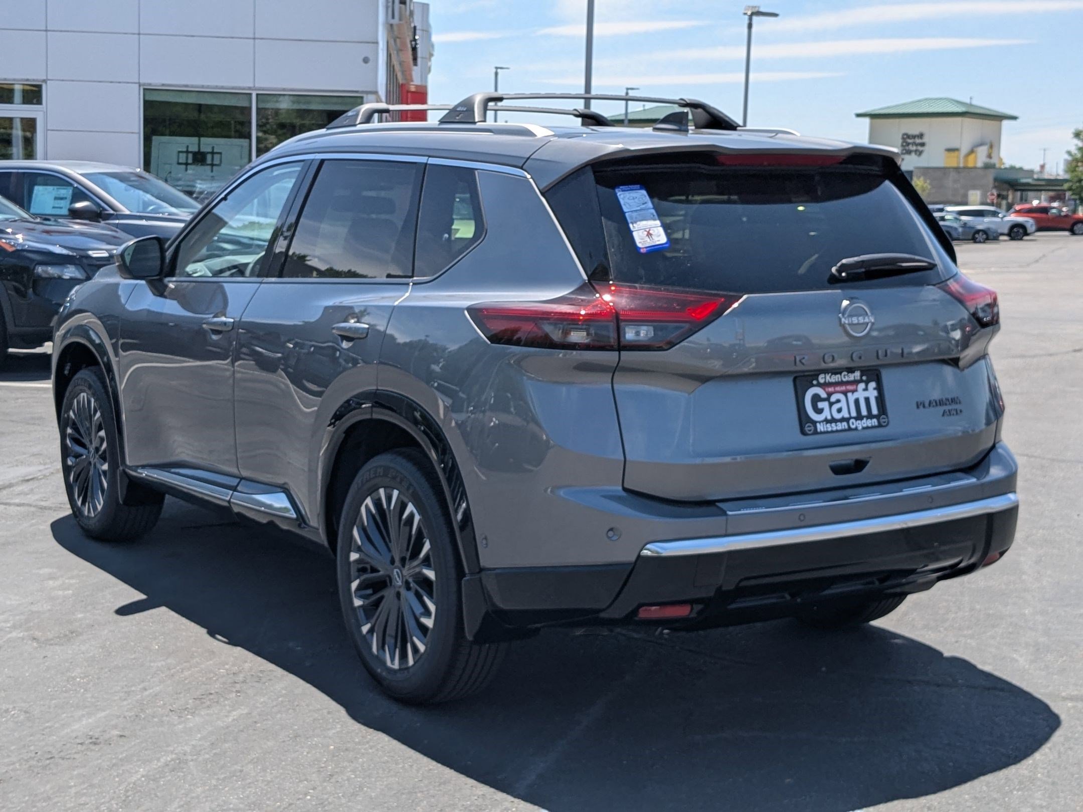 2025 Nissan Rogue Platinum photo 3