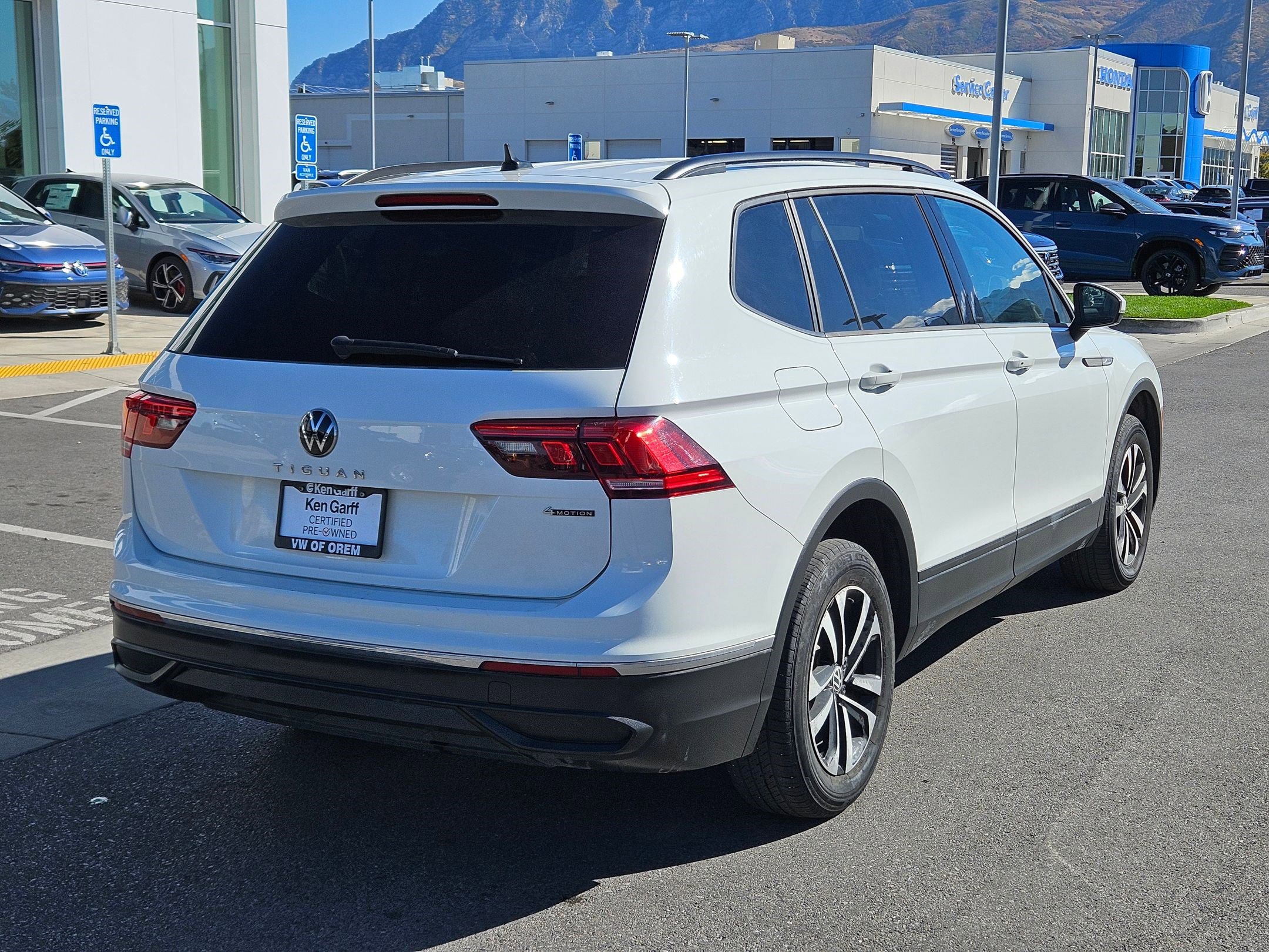 2022 Volkswagen Tiguan S photo 2