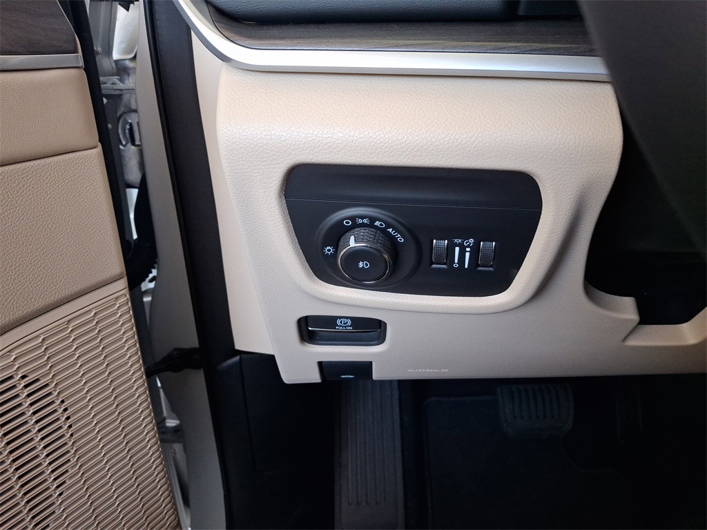 2025 Jeep Grand Cherokee Limited photo 22