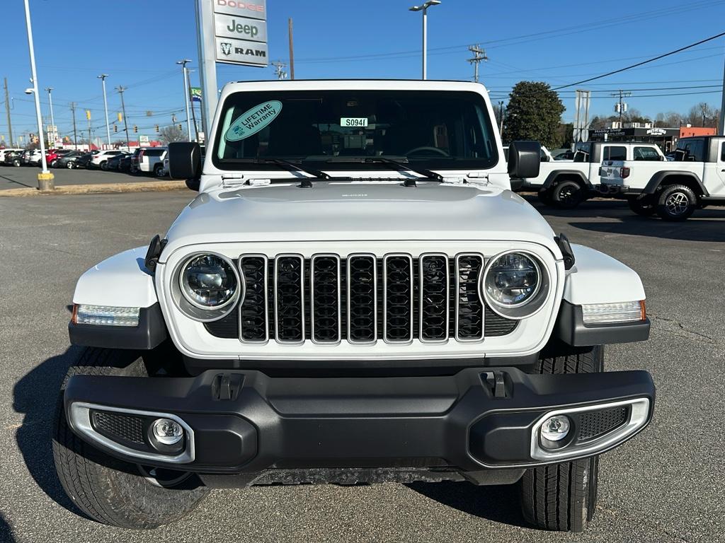 2025 Jeep Wrangler Sahara photo 10