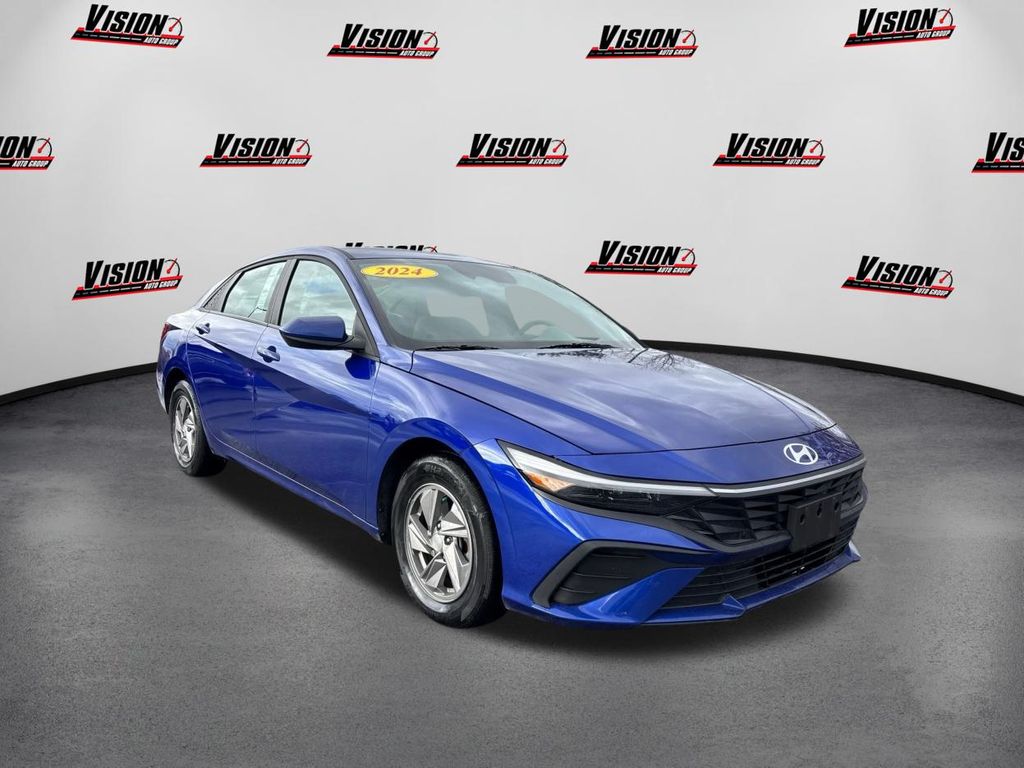 2024 Hyundai Elantra SE photo 3