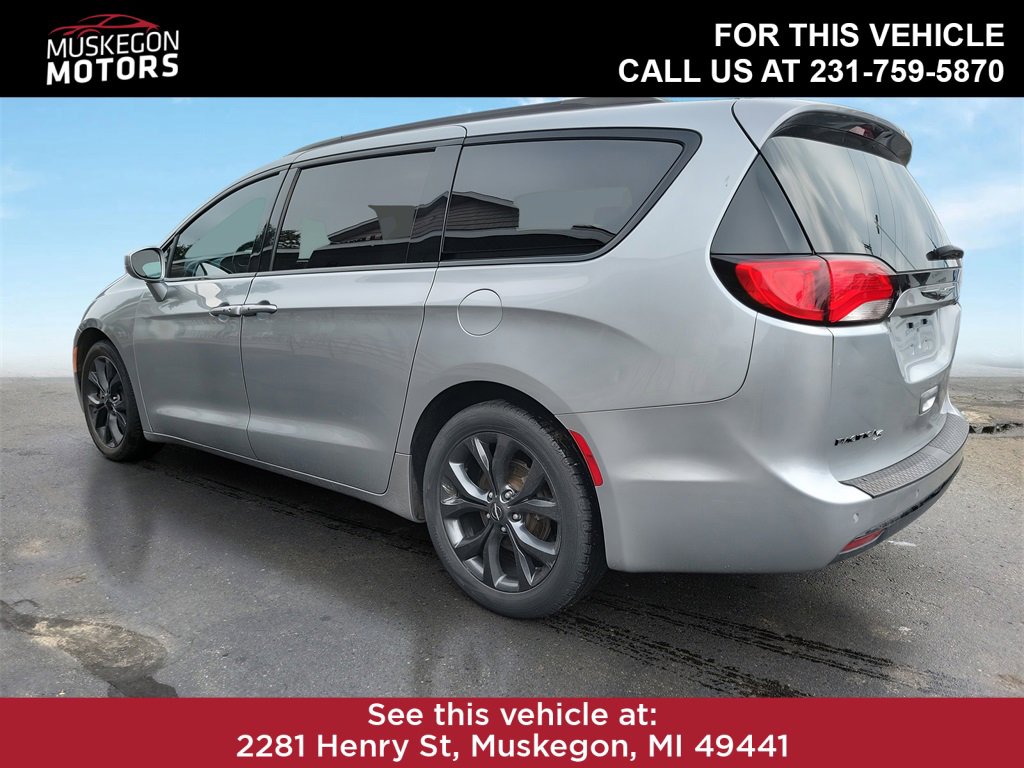 2018 Chrysler Pacifica Touring Plus photo 3