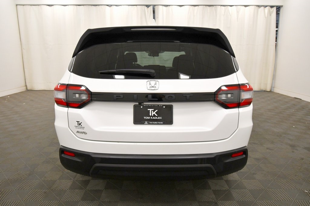 2023 Honda Pilot LX photo 3