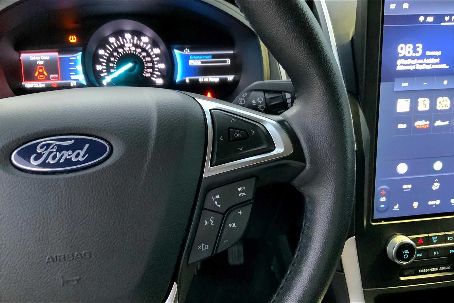 2024 Ford Edge SEL photo 21