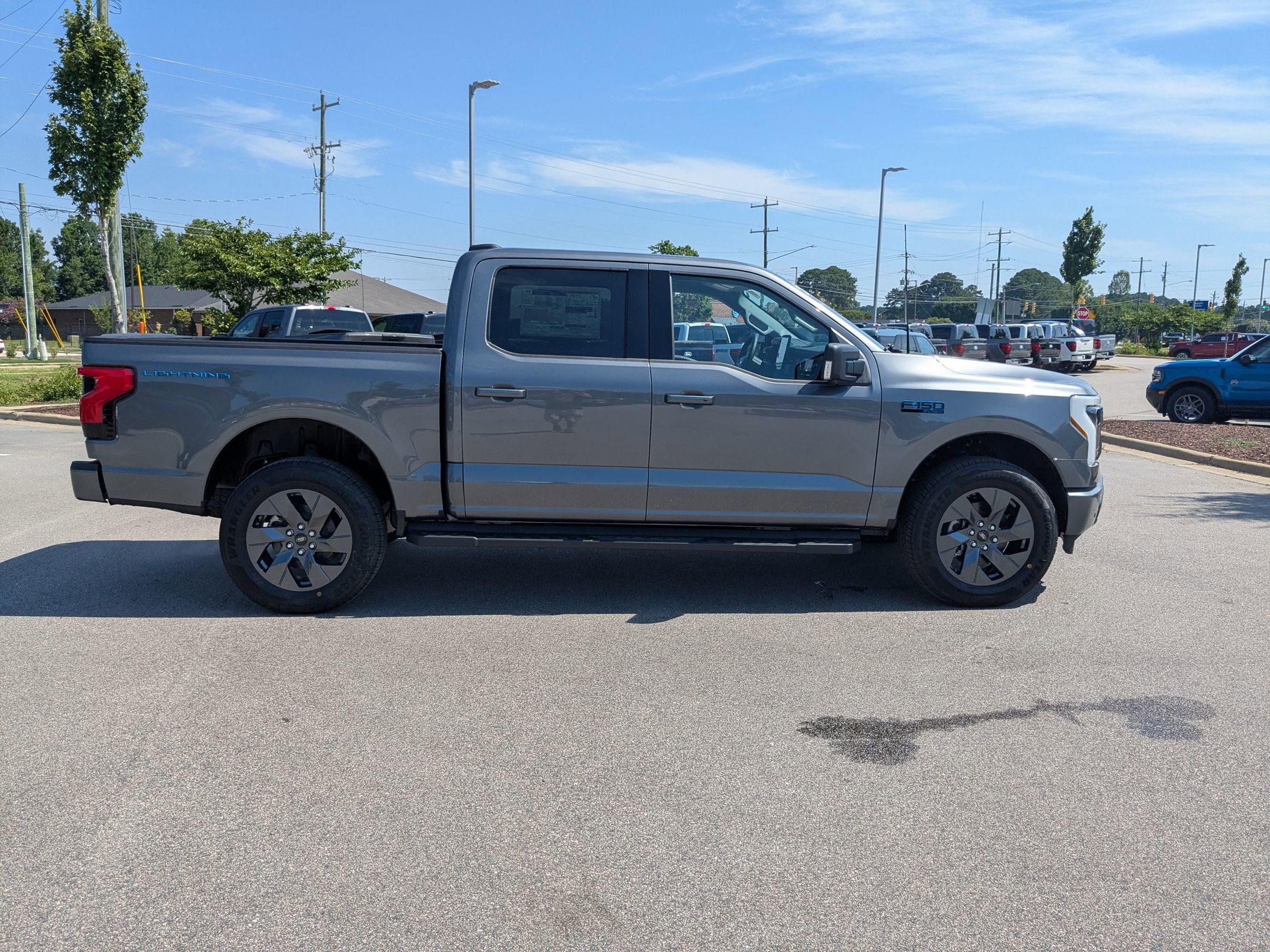 2025 Ford F-150 Lightning photo 4