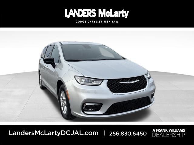 2026 Chrysler Pacifica Select's photo