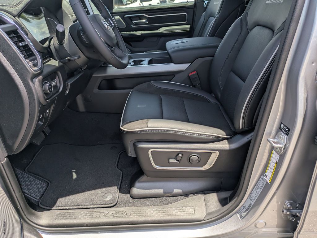 2025 Ram 1500 Laramie photo 12