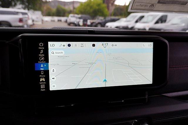 New 2025 Bright White Clear-Coat Exterior Paint Jeep Rubicon image 31