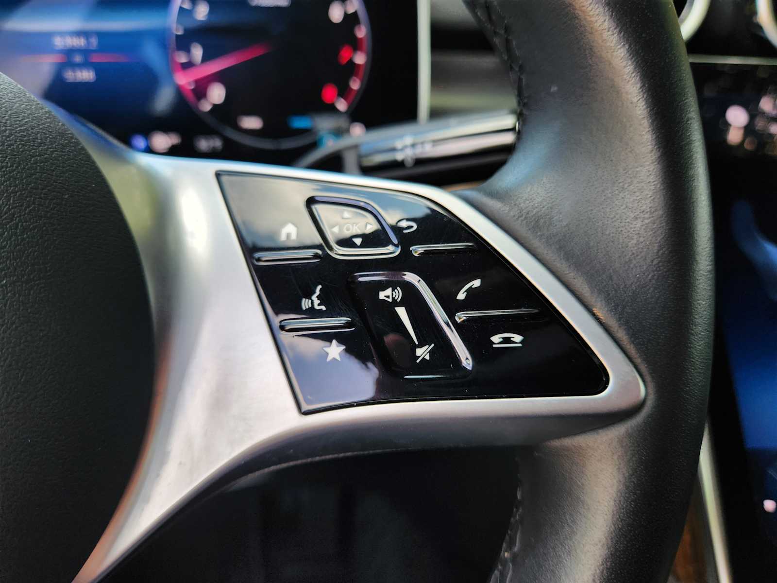 2025 Mercedes Benz C 300 photo 24