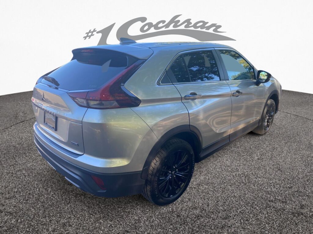 2022 Mitsubishi Eclipse Cross LE photo 5