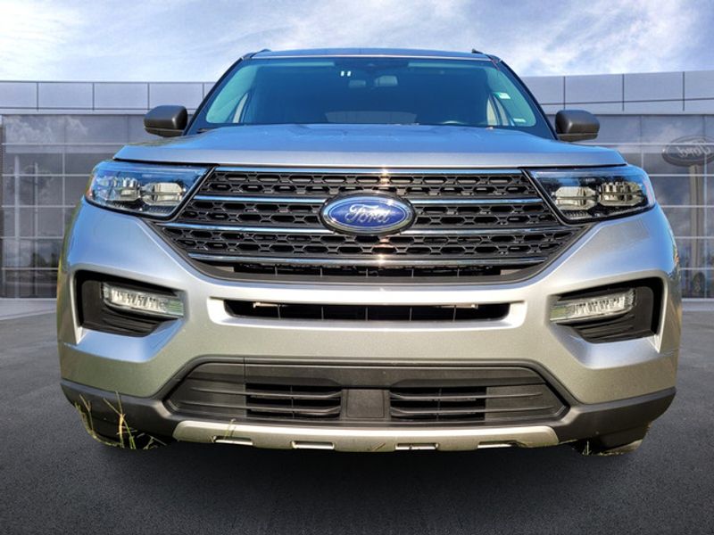 2023 Ford Explorer XLT photo 2