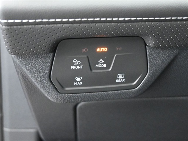2025 Volkswagen Atlas SE Technology photo 17
