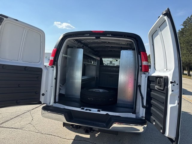 2025 Chevrolet Express Cargo 3500 photo 8