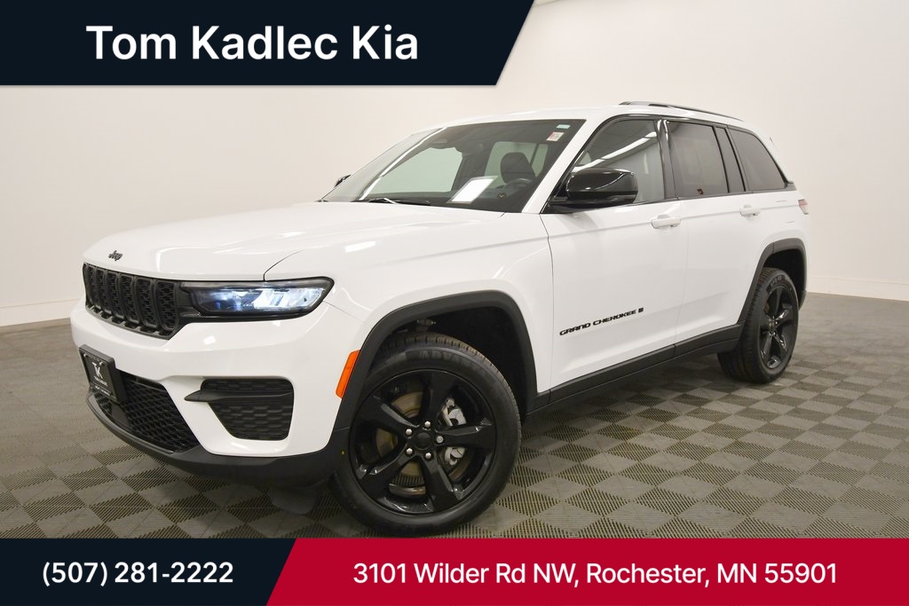 2022 Jeep Grand Cherokee Altitude's photo