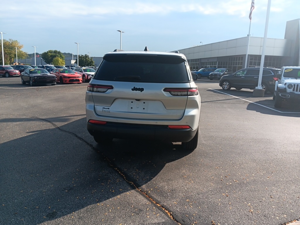 2023 Jeep Grand Cherokee Altitude photo 10