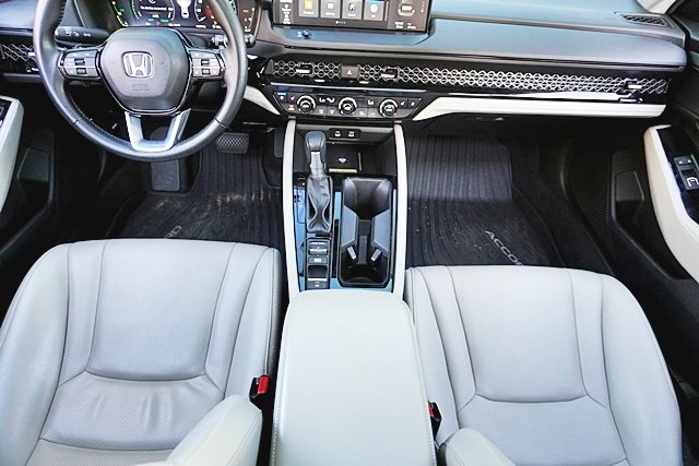 Used 2024 White Honda Touring image 20