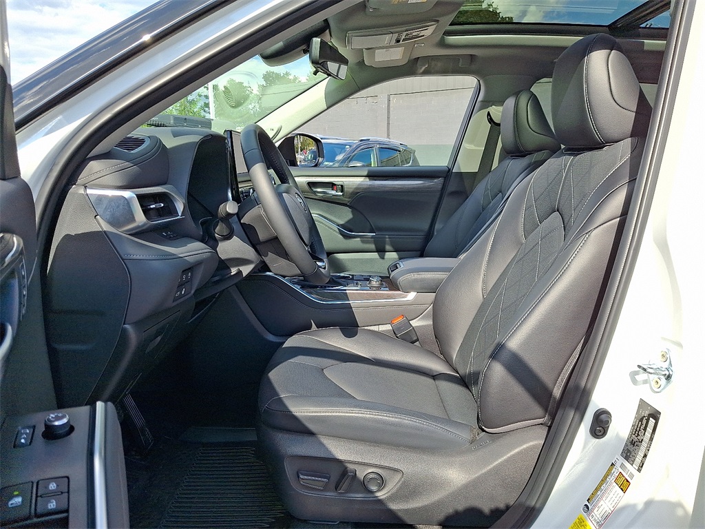 2024 Toyota Highlander Platinum photo 14