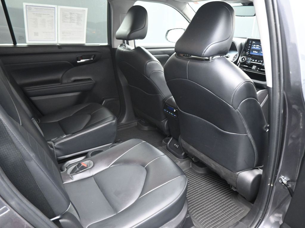 2022 Toyota Highlander XLE photo 41