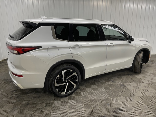 2022 Mitsubishi Outlander SEL photo 3