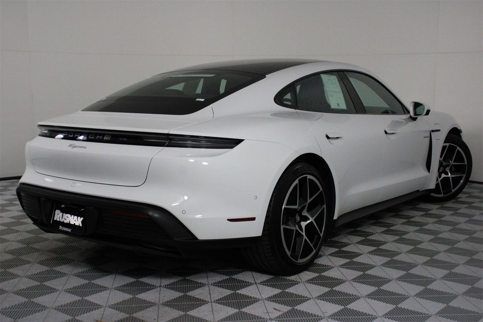 2025 Porsche Taycan photo 7