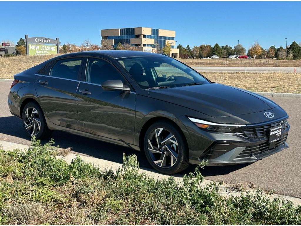 2025 Hyundai Elantra SEL Convenience photo 3