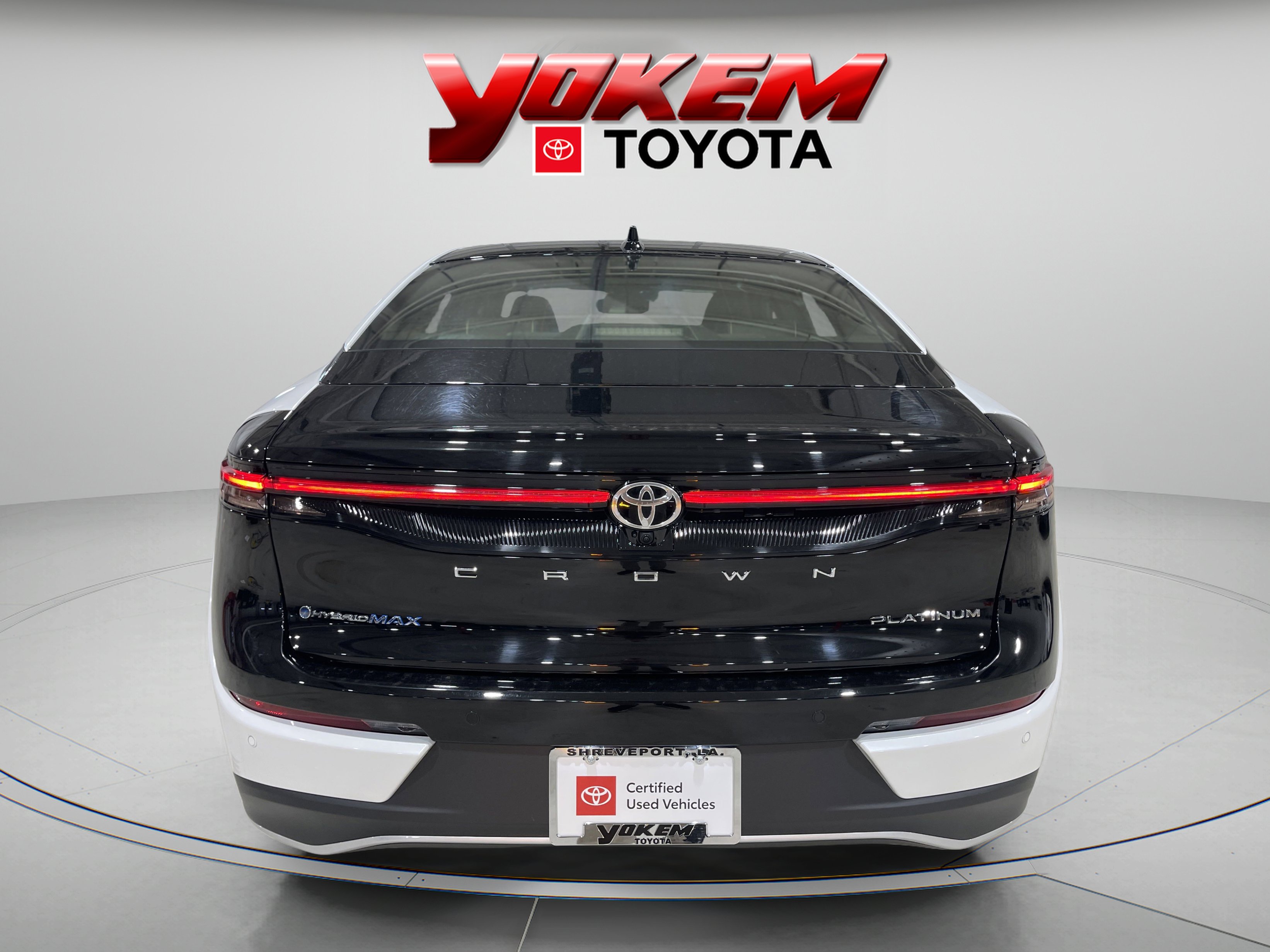 2025 Toyota Crown Platinum photo 4