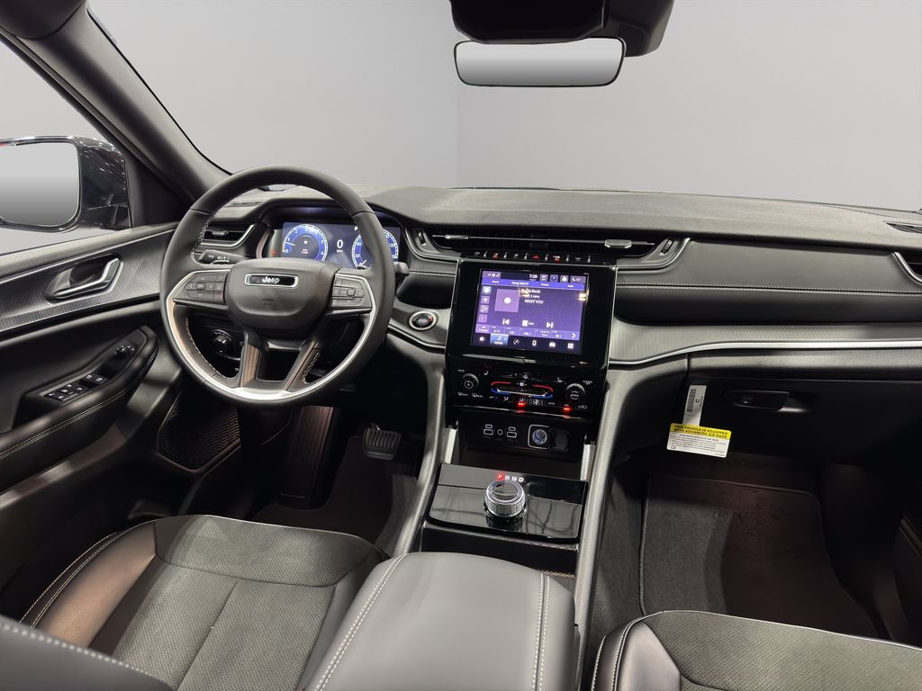 2025 Jeep Grand Cherokee Laredo Altitude photo 10