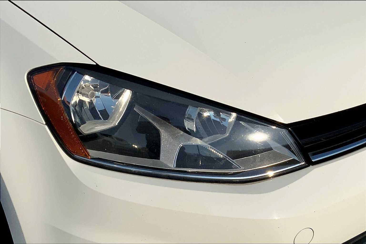 2017 Volkswagen Golf S photo 24