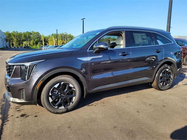 2025 Kia Sorento S photo 3