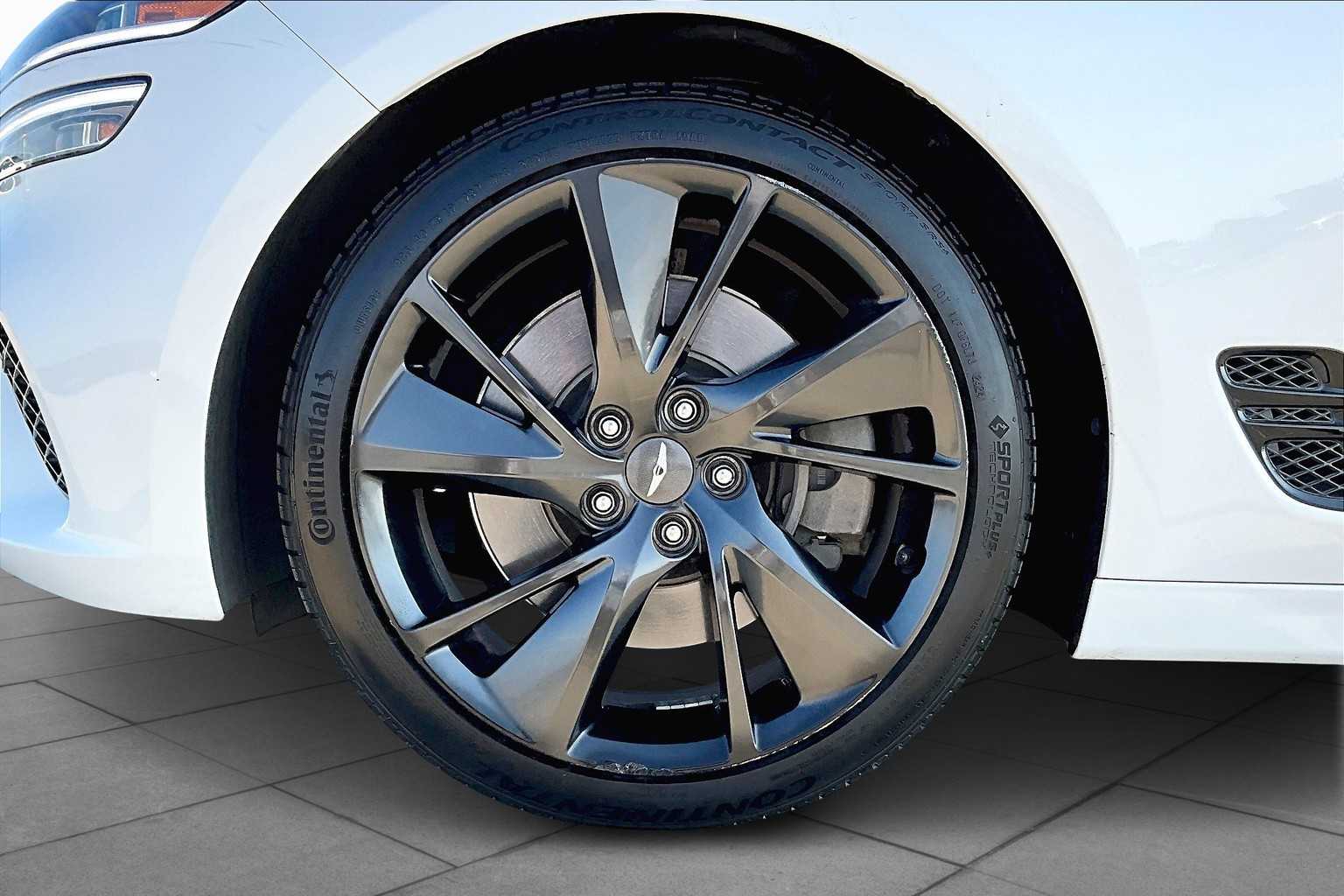 2023 Genesis G70 3.3T photo 9