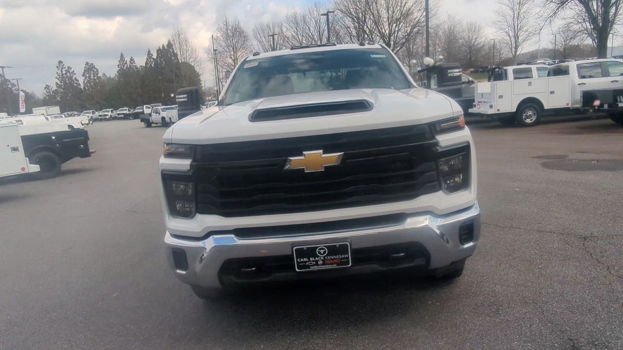 2024 Chevrolet Silverado 2500HD photo 2