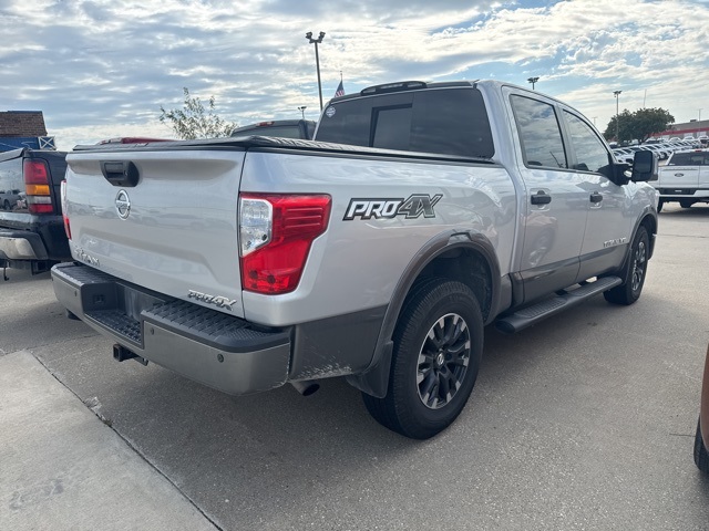 2019 Nissan Titan PRO-4X photo 4