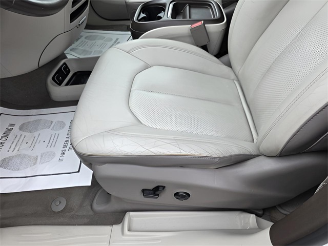 2018 Chrysler Pacifica Touring L photo 18