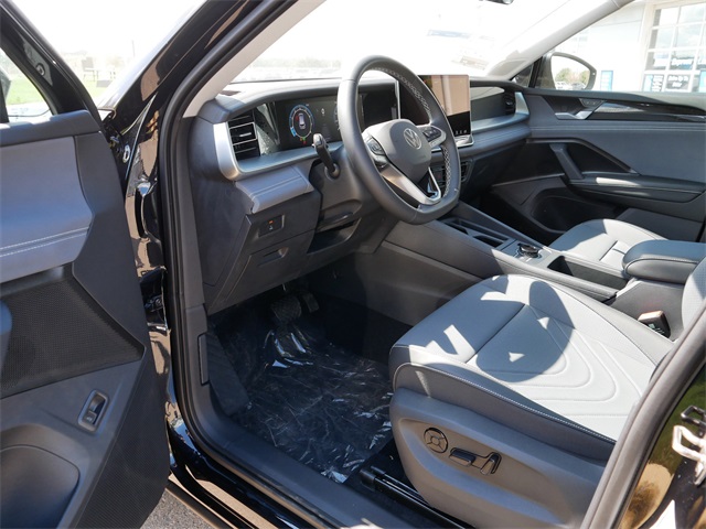 2025 Volkswagen Tiguan SE photo 5
