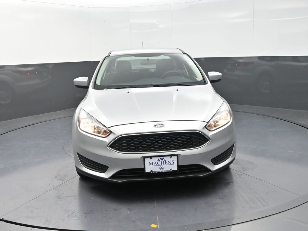 2018 Ford Focus SE photo 2