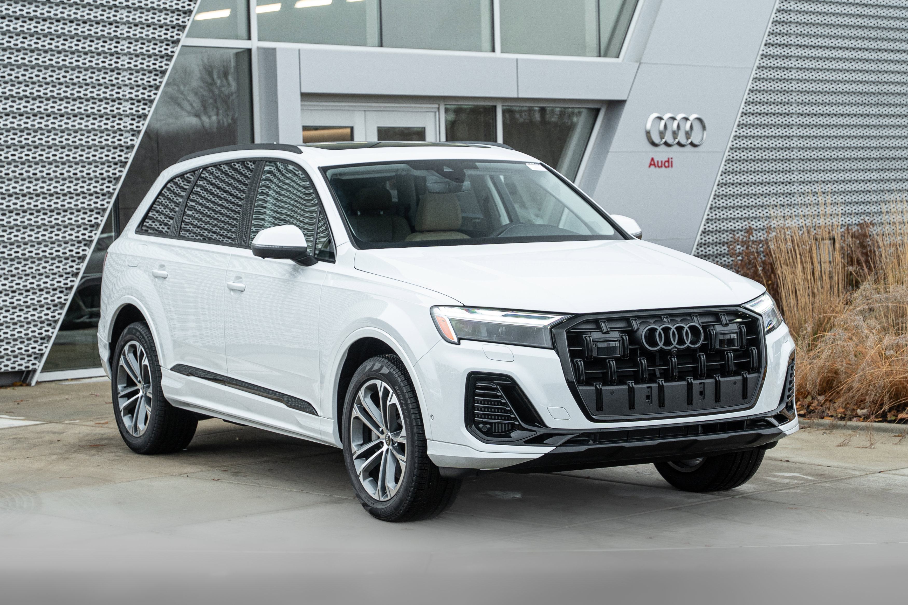 2026 Audi Q7 Premium photo 2