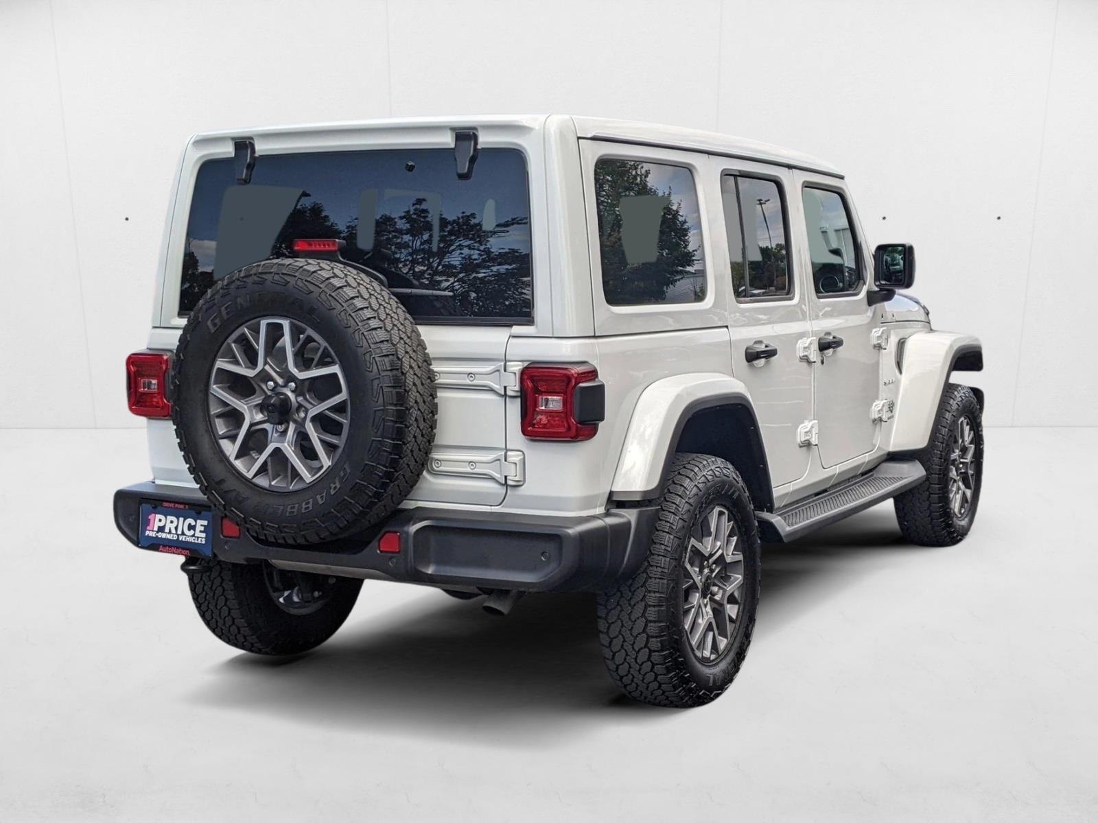 2024 Jeep Wrangler Sahara photo 5