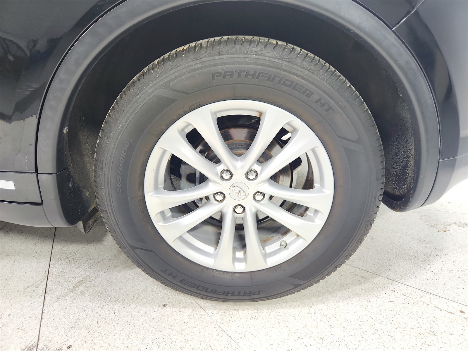 2017 Infiniti QX70 Base photo 39