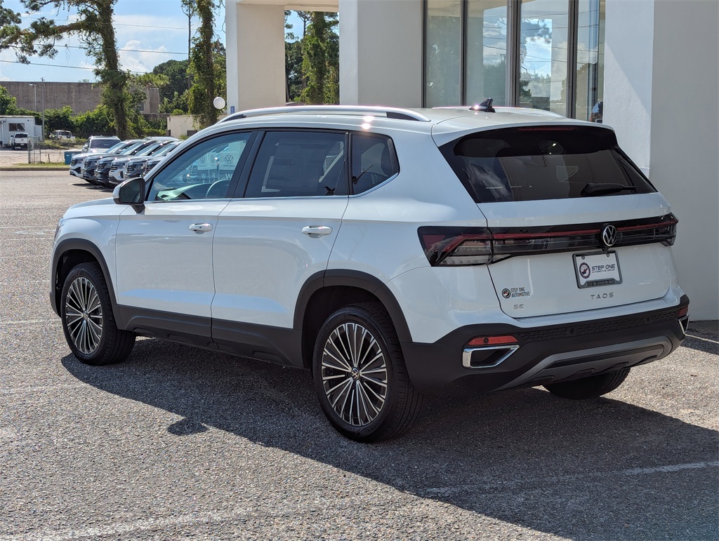 2025 Volkswagen Taos SE photo 2