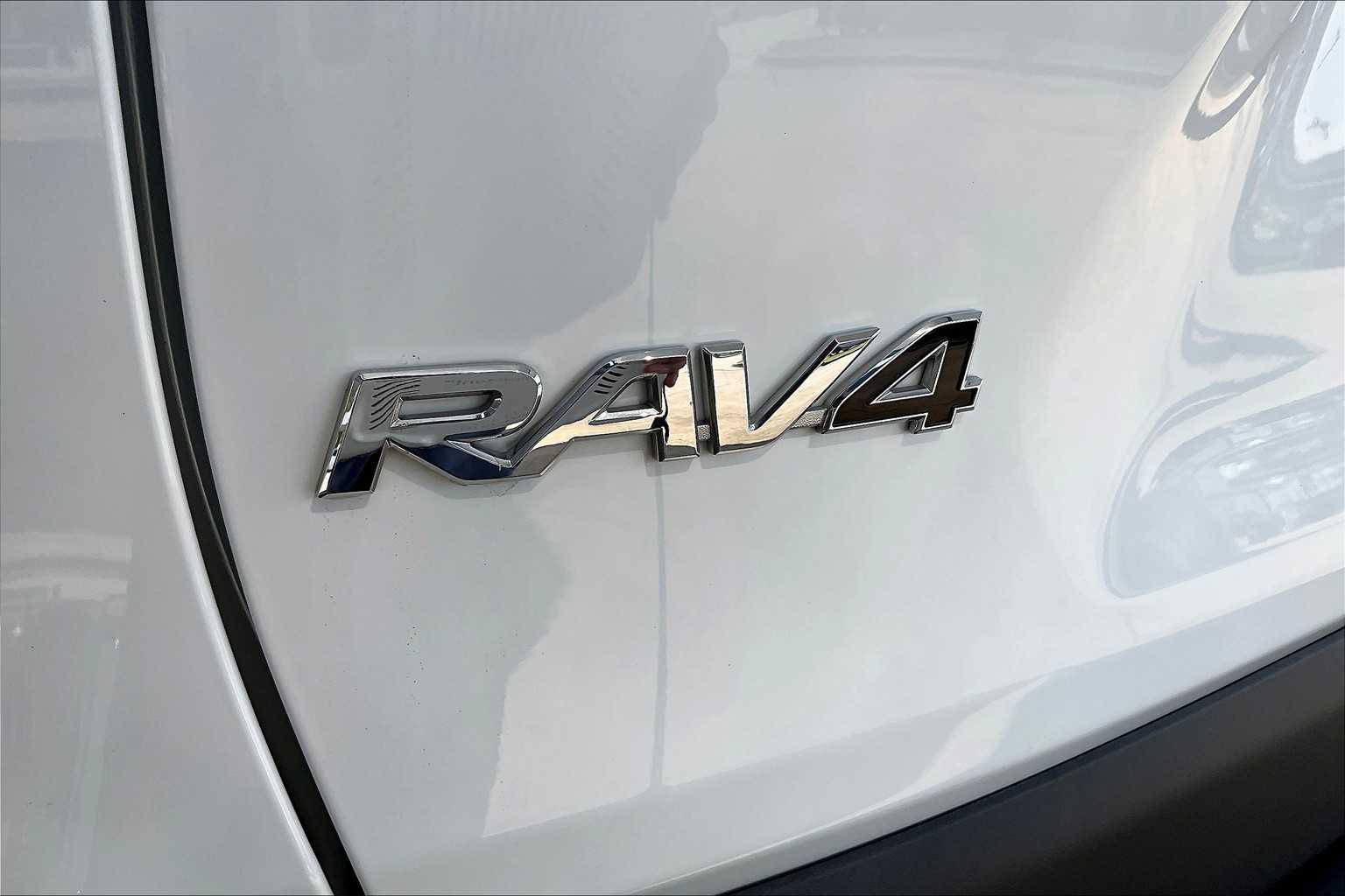 2024 Toyota RAV4 XLE photo 28