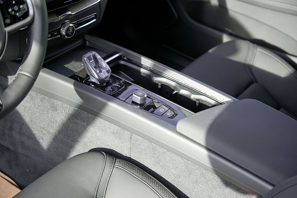 2026 VOLVO XC60 - Image 16