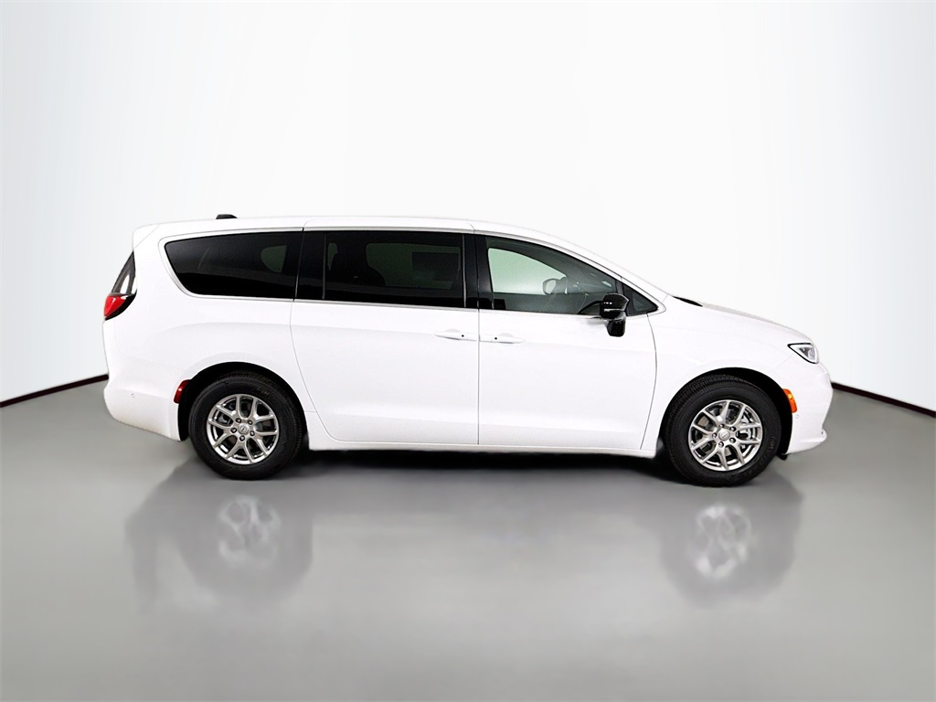 2025 Chrysler Pacifica photo 7